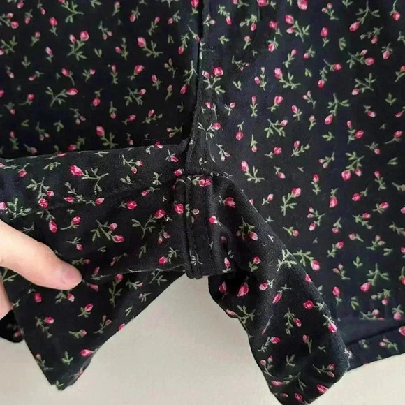 Levi’s Mid Length Shorts, Floral Print, Black Shorts with Pink Flowers,Size 28 - Picture 10 of 16